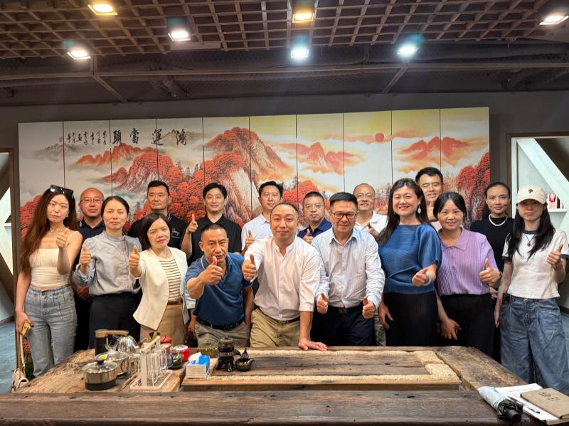 合影(1).jpg 合影(1).jpg